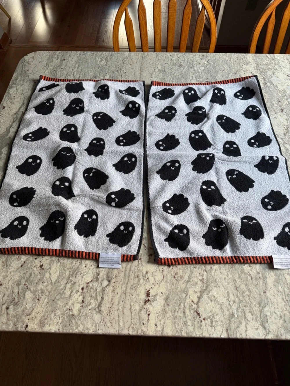 HOME CARO Ghost Pattern Black Hand Towel Set